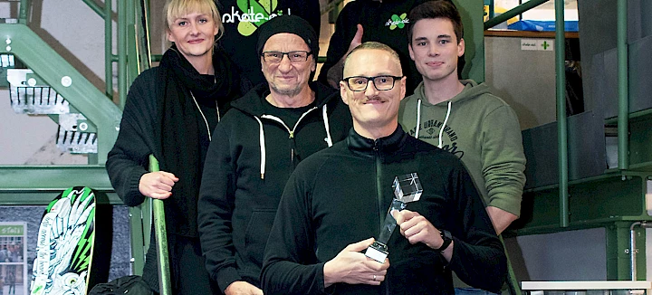 Matthias Kampmann und Daniel Huckenbeck mit den Kollegen von Skate Aid
