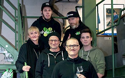 Mitarbeitende von DREIKON und Team von skateAid mit dem deutschen Agenturpreis 2019