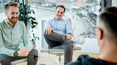 The owners of DREIKON chat with a smile on their faces