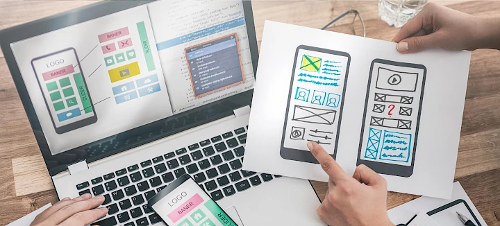 Besprechung Websitelayout für Onlinemarketing