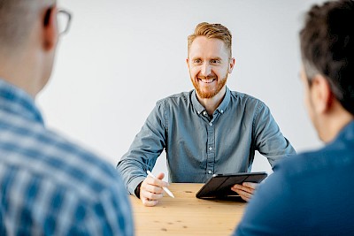 Niko Hülsmeier zur Veranschaulichung der Kosten einer Google Shopping Agentur